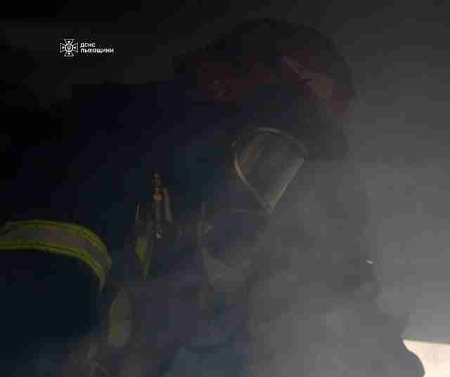 Пожежа у львівській багатоповерхівці: надзвичайники розповіли деталі
