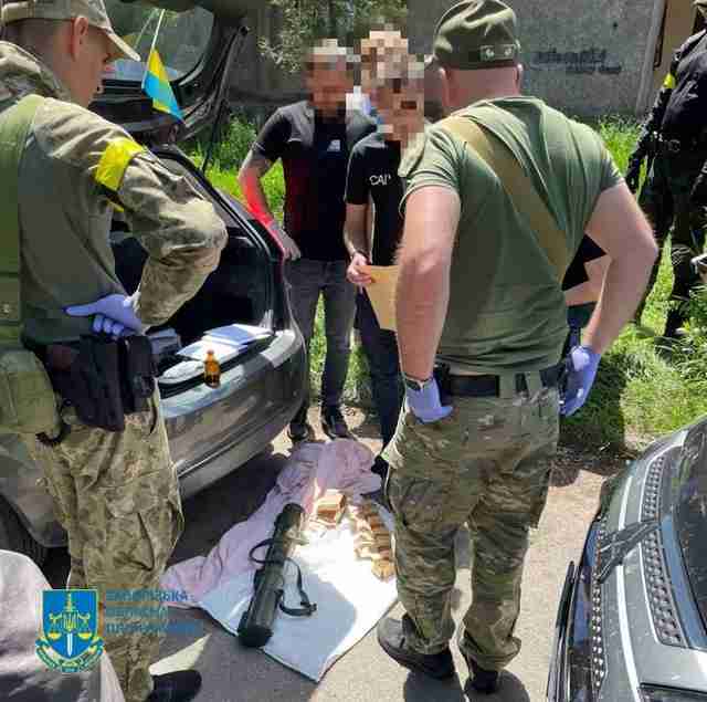 Правоохоронці затримали рятувальника, який торгував гранатометами і автоматами (ФОТО)