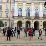 Представники фітнес-клубів пікетують львівську міську раду (фото, відео)
