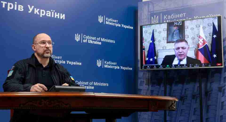 Прем'єр Словаччини Фіцо категорично проти постачання зброї Україні