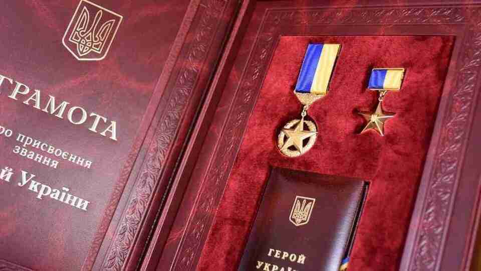 Президент присвоїв звання Герой України 12 воїнам