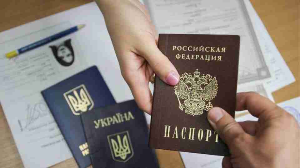 Примусова паспортизація: росіяни погрожують безробіттям за відмову від російського паспорта