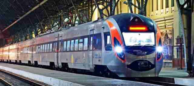 Призначено додаткові поїзди з західної України до Польщі: розклад