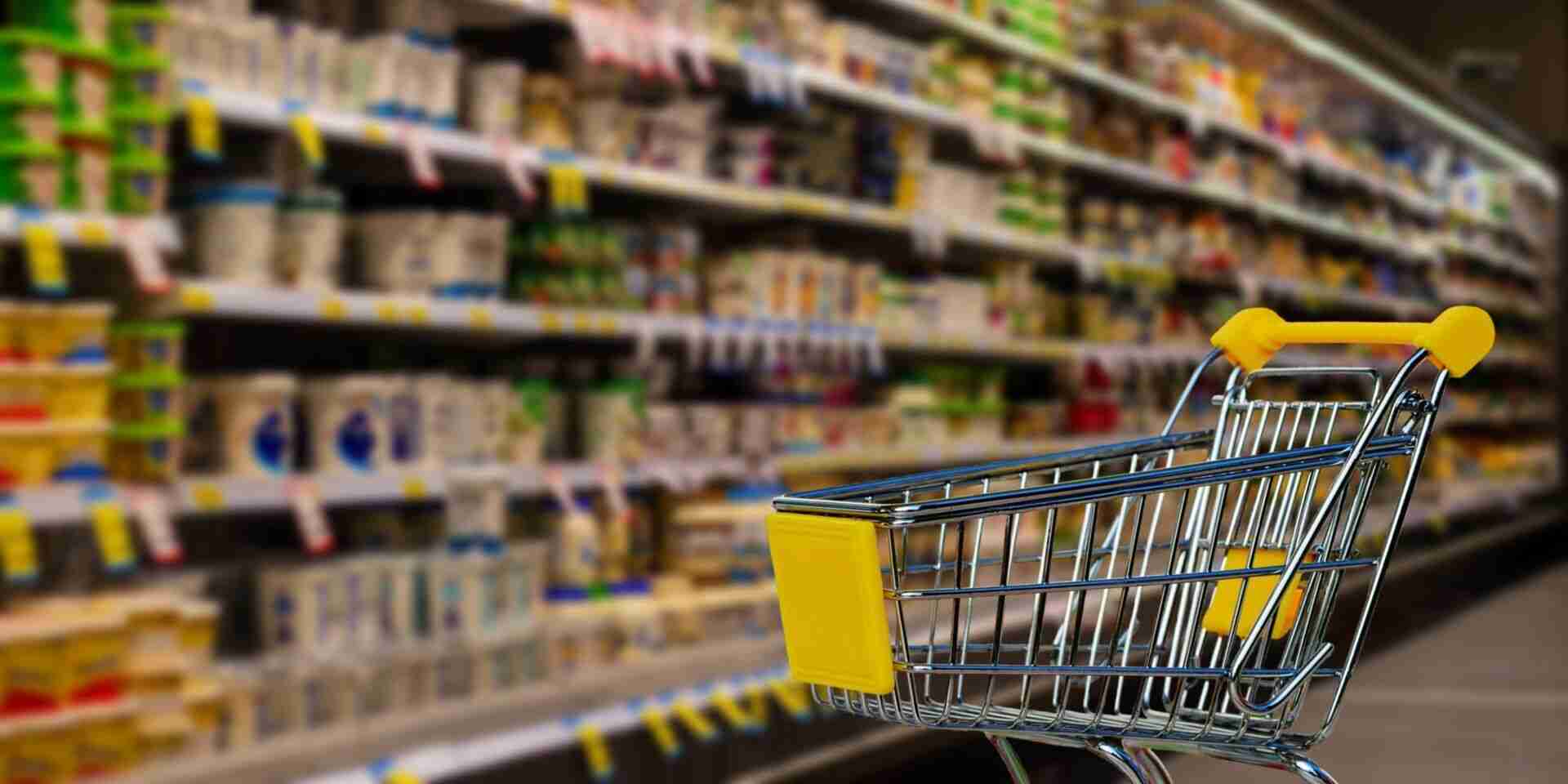 Продукти, які можуть зникнути з полиць українських супермаркетів слідом за сіллю