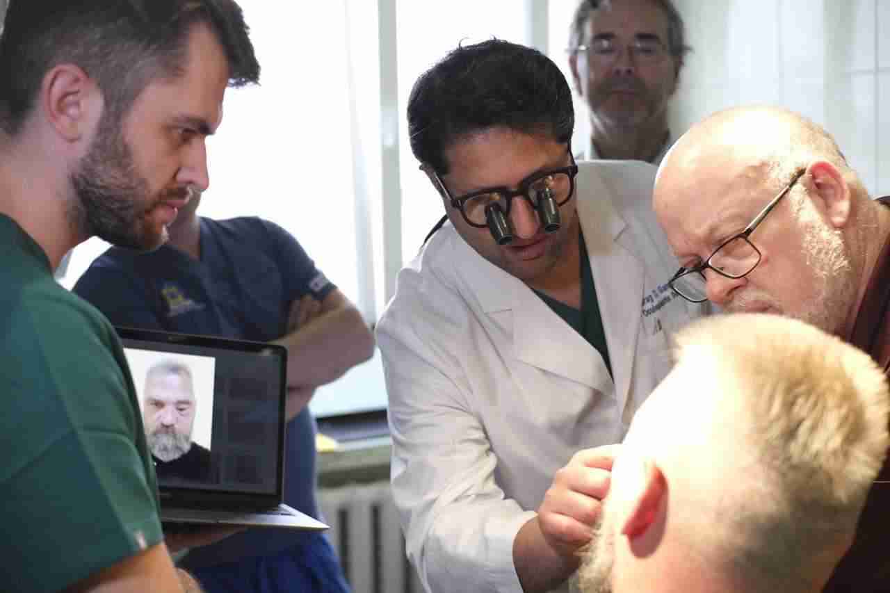 Пройшов перший день місії: у Львові американські пластичні та реконструктивні хірурги відновлюють обличчя пораненим військовим (ФОТО)