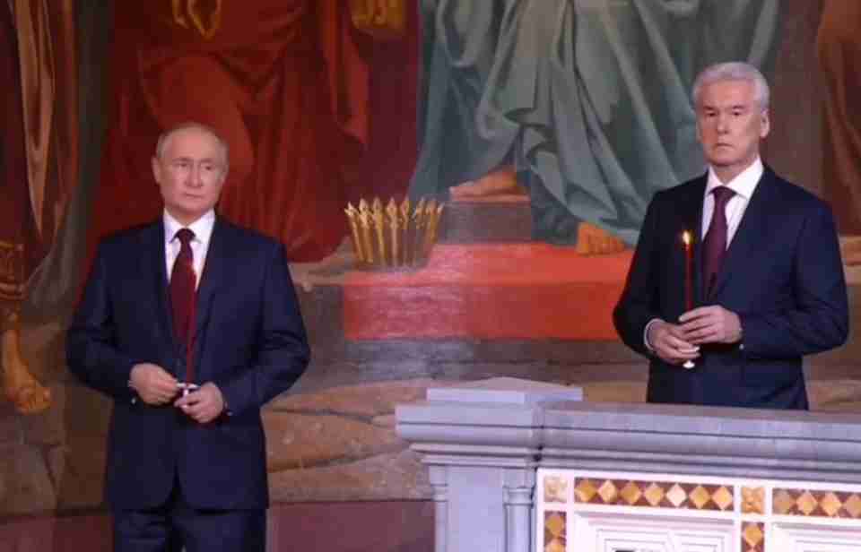 путін привітав росіян у минулорічному костюмі і з минулорічною свічкою
