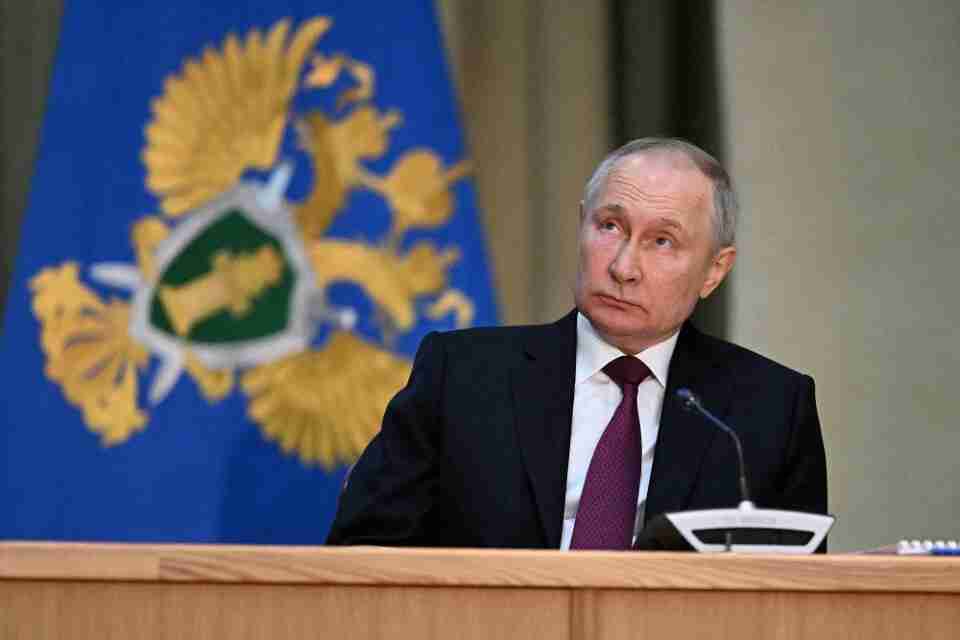 Путін видав указ, який дозволяє виселяти людей без громадянства рф з окупованих територій