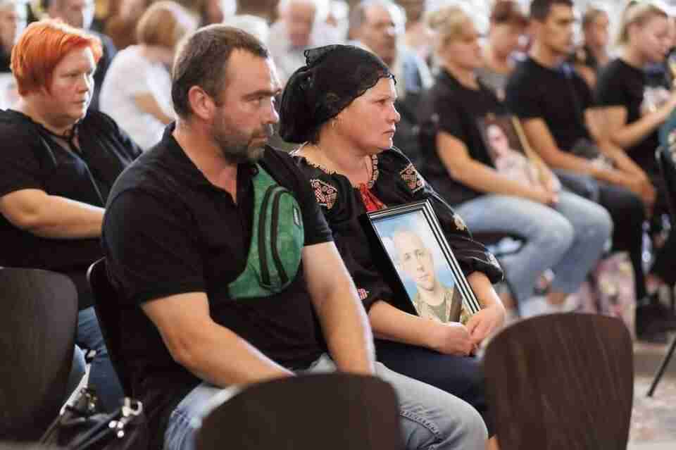 Родинам півсотні загиблих бійців вручили ордени «Хрест Героя» у Львові (ФОТО)