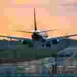 Романтика польотів під час заходу сонця в аеропорту Львова (фоторепортаж)