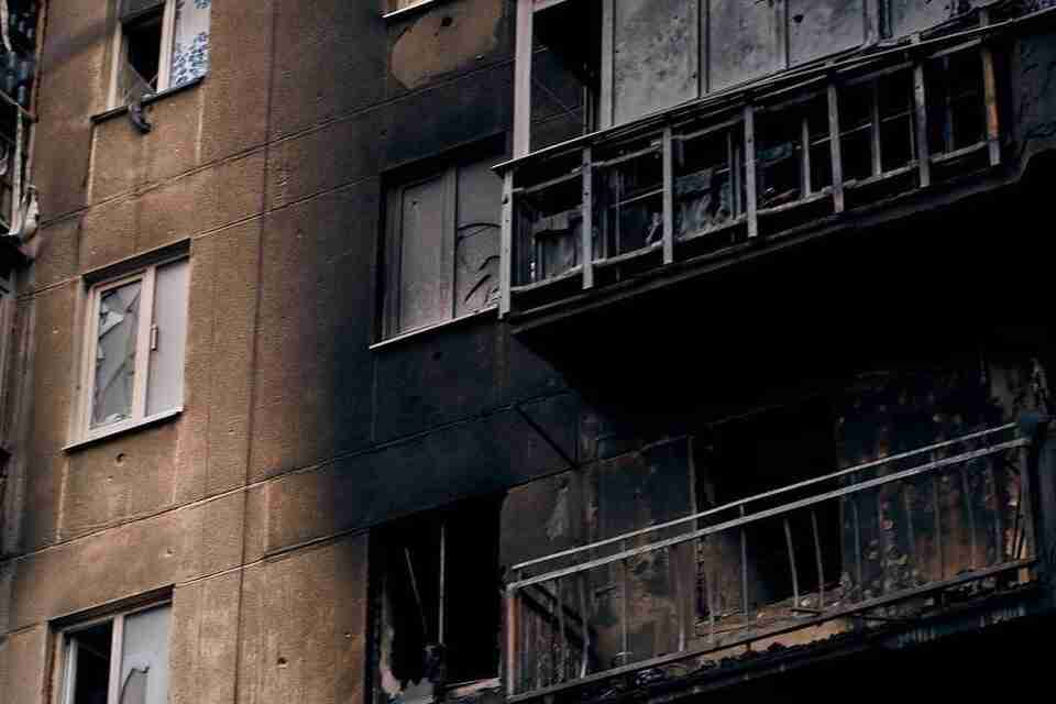 Росія обстріляла житлові будинки на Луганщині