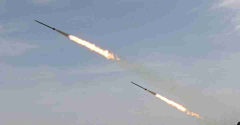Росія обстрілює Україну великою кількістю ракет: що зараз відомо