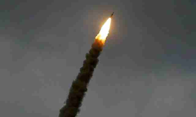 росія обстріяє Україну ракетами  з-під конвеєра