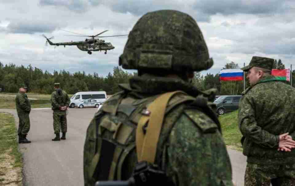 Росія вивела майже всіх своїх військових із Білорусі