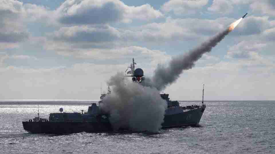 росія вивела ракетоносці у Чорному морі: кількість (ФОТО)