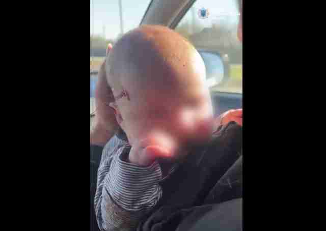 росіяни в передмісті Херсона обстріляли цивільне авто: серед постраждалих - немовля (ФОТО, ВІДЕО)