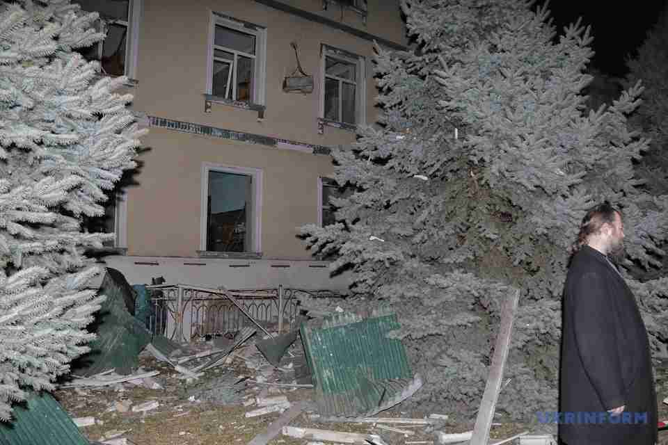 росіяни з винищувачів Су-35 вдарили ракетами по будівлі монастиря УПЦ (МП) в Одесі (ФОТО, ВІДЕО)