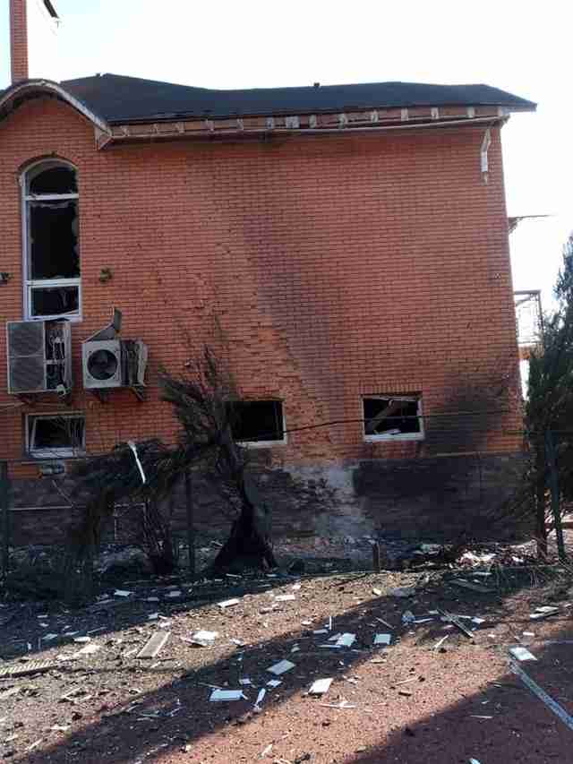 Російські окупанти пошкодили будинок Ігоря Кондратюка