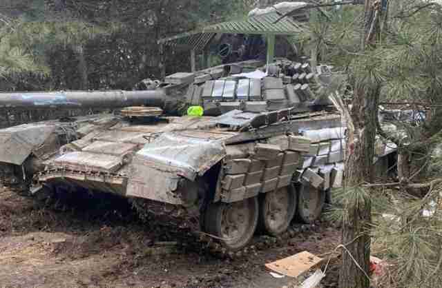Російські війська після зустрічі з 128 бригадою покинули танки, БТР і вантажівки з боєприпасами