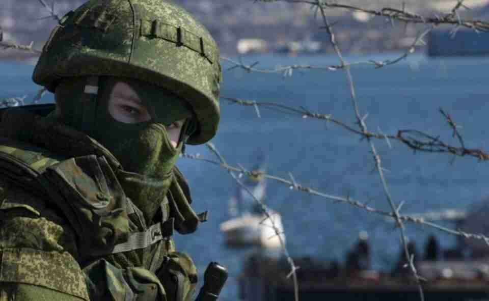 Російські війська розглядають можливість відступу вглиб Криму: подробиці від Міноборони