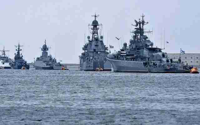 Російські війська вивели у Чорне море вісім бойових кораблів: напоготові 24 «Калібри»