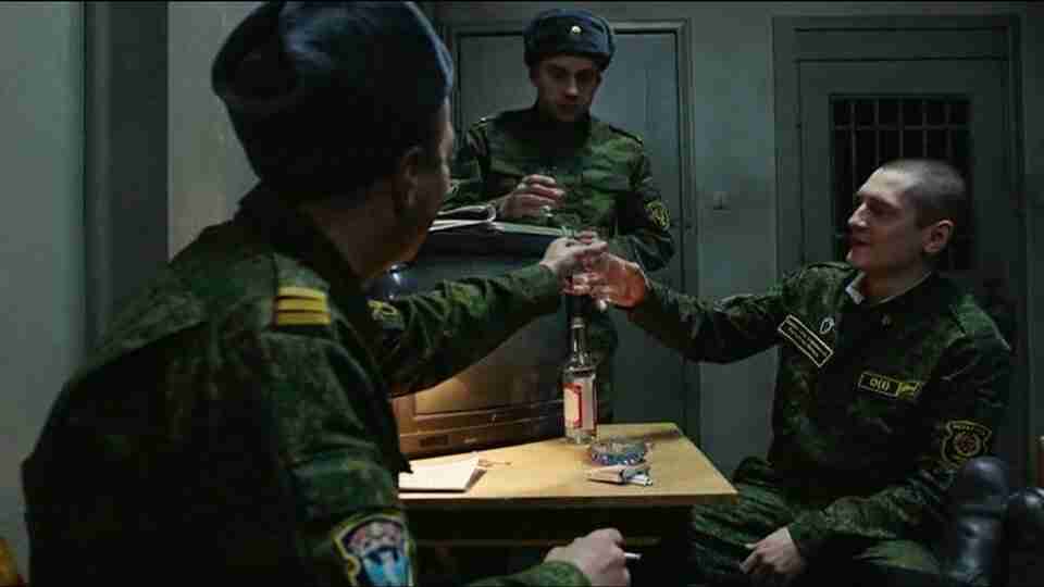 російські військові сильно п'ють і влаштовують бійні між собою