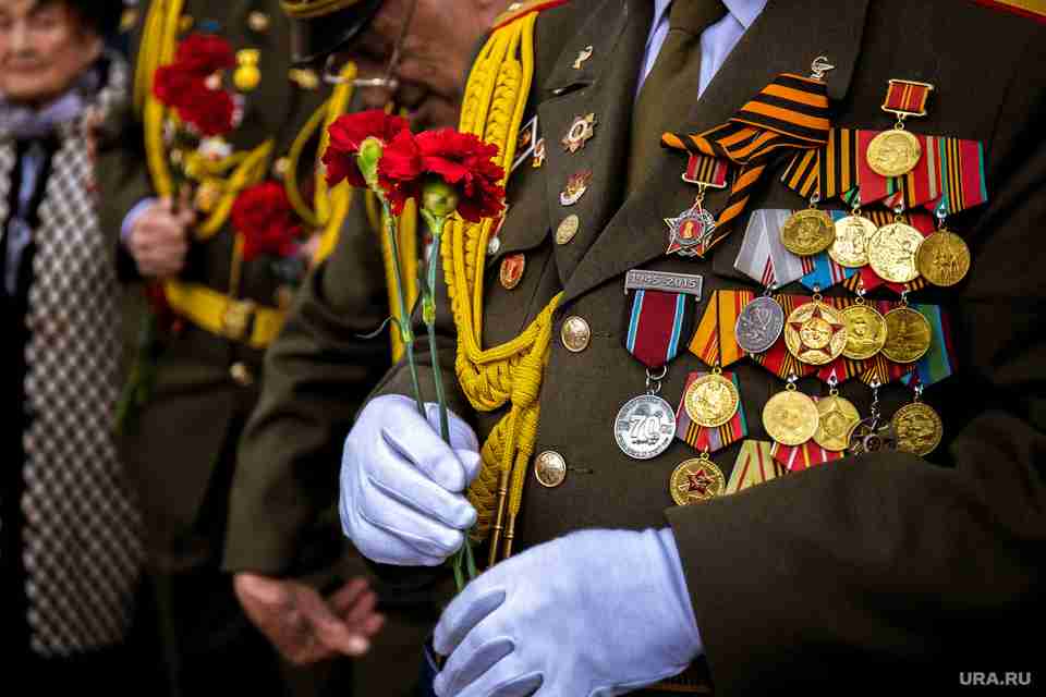 Російських окупантів нагороджують відзнаками для ветеранів Другої світової війни