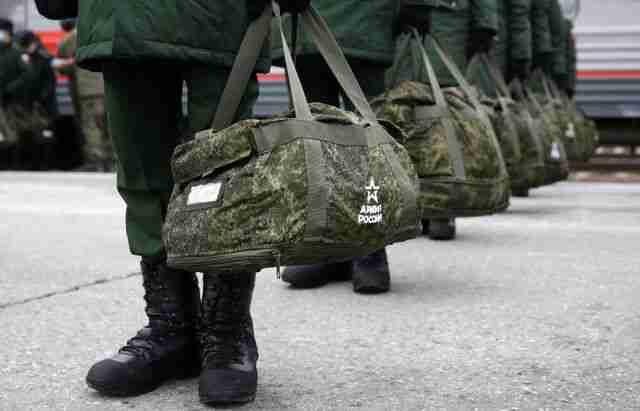 Російським військовим підсувають контракти за 2007 рік