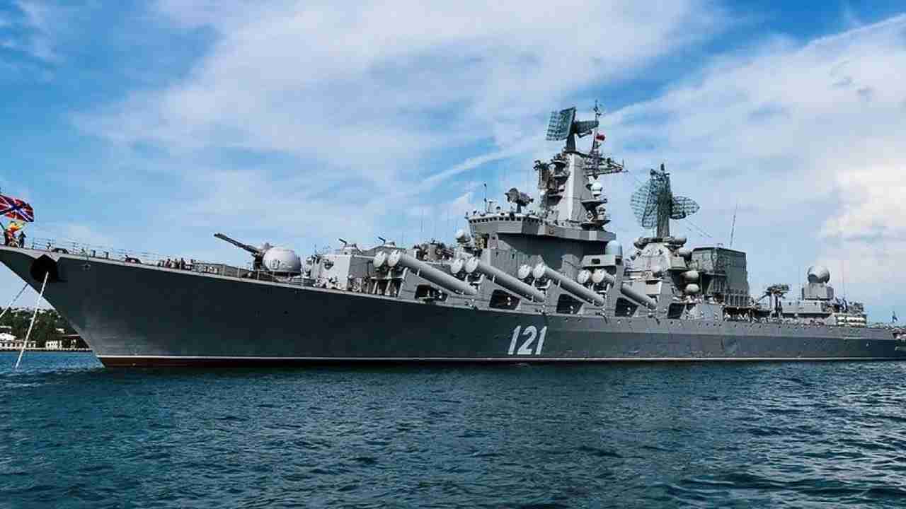 Російський крейсер «Москва», ймовірно, досі палає у Чорному морі