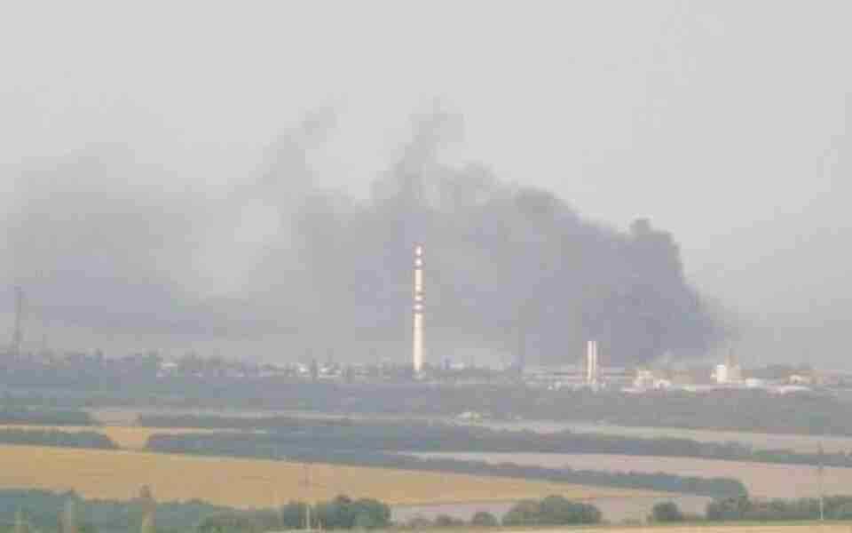 Російський літак розбомбив російський нафтопереробний завод (ФОТО)