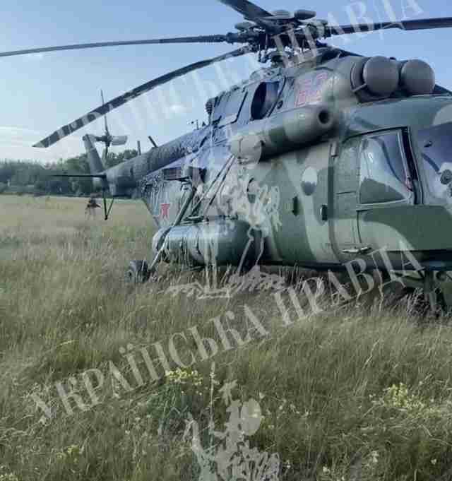 російський вертоліт Мі-8 з пілотом здався у полон в Україні (ФОТО)