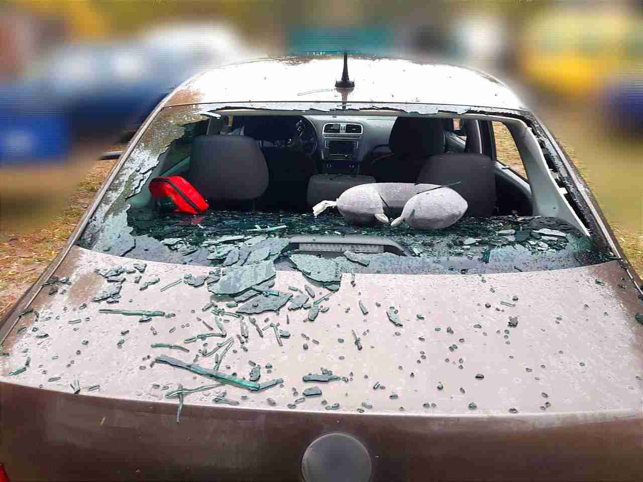 Розбив вікна автівки, погрожував гранатою: поліція Київщини затримала озброєного чоловіка (ФОТО)