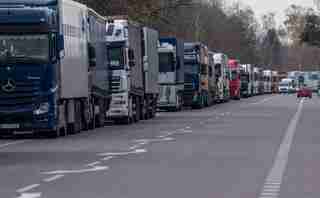 Румунські фермери заблокували рух вантажівок через пункт пропуску з Україною