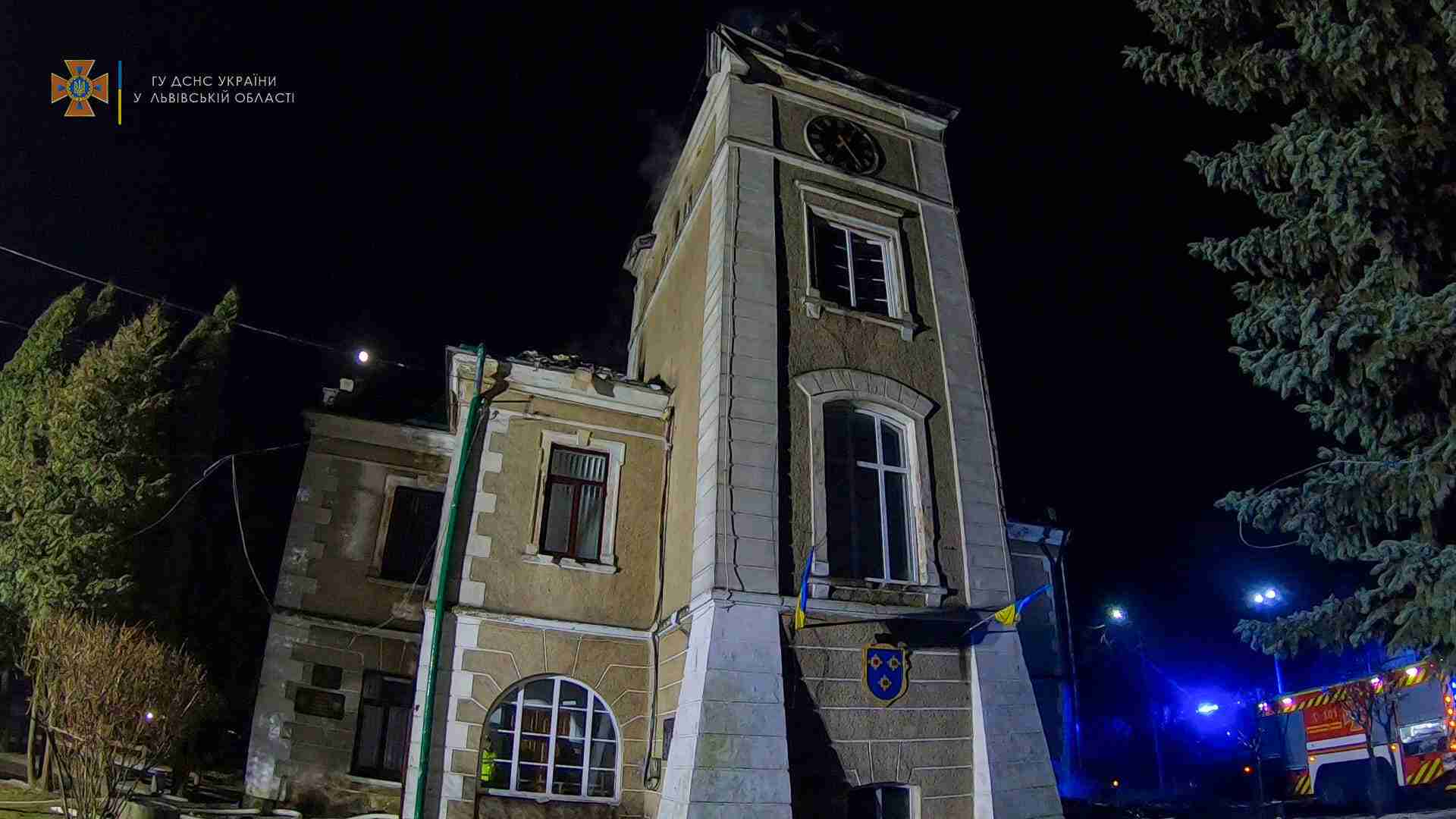Рятувальники ліквідували пожежу у будівлі Кам'янка-Бузької міської ради