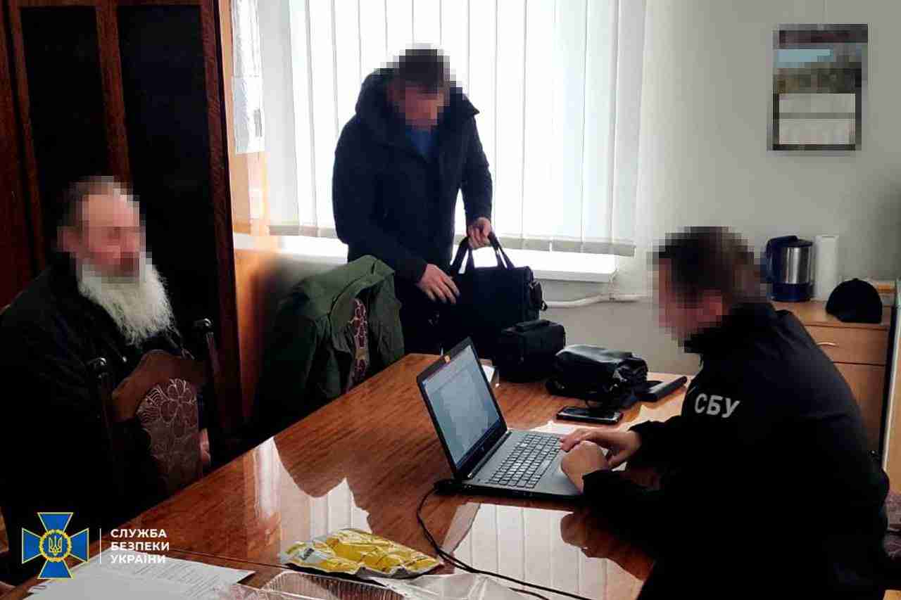 СБУ повідомила про підозру послушнику Почаївської лаври (ФОТО)