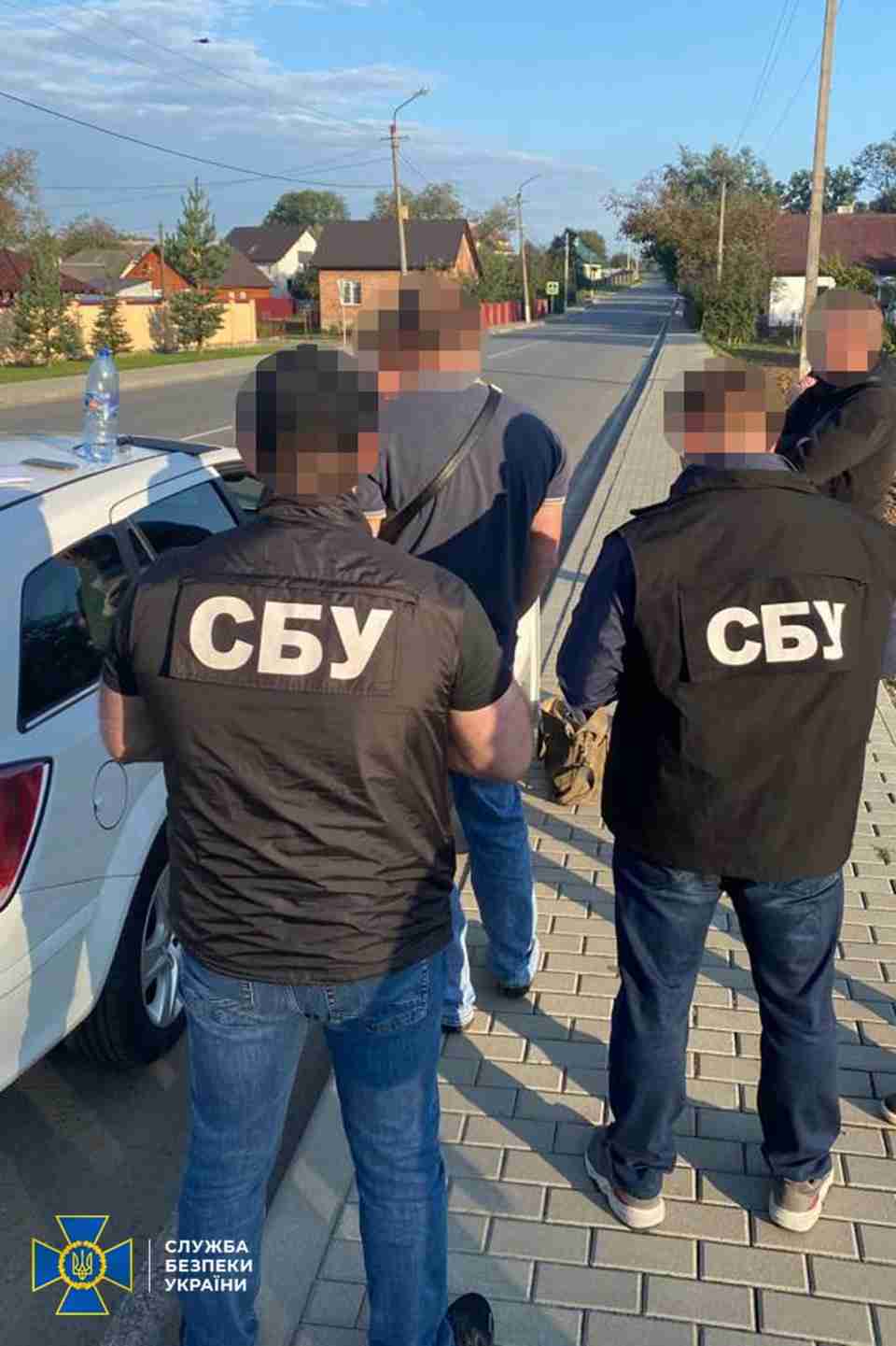 СБУ затримала інспекторів Львівської митниці, які вимагали хабарі за перевезення товарів для ЗСУ (ФОТО)