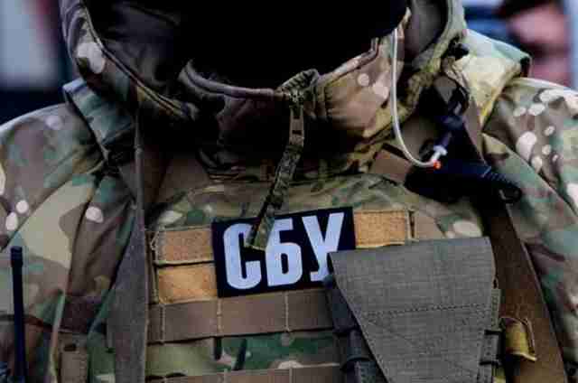 СБУ затримала зрадника, який «здавав» подробиці обстрілу військового аеродрому у Луцьку