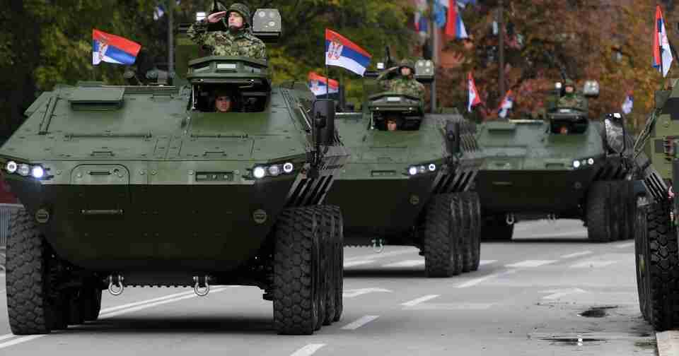 Сербія стягує війська та танки до кордону з Косово