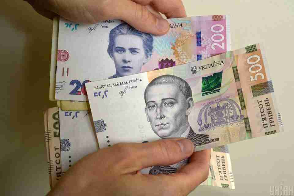 Що чекає українців у серпні: підвищення цін на пальне, нові банківські правила, зміни у виплатах