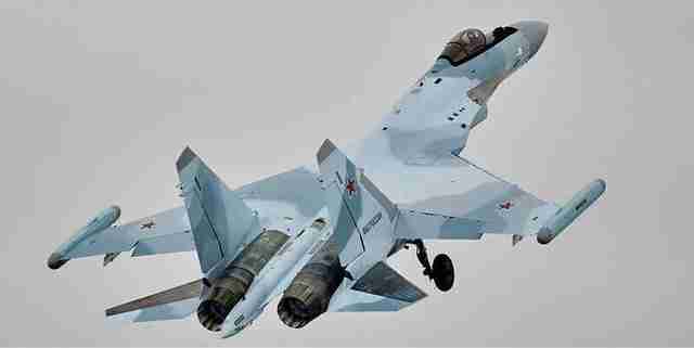 Що відомо про винищувач Су-57, який вперше вдалося уразити в росії: характеристики та вартість