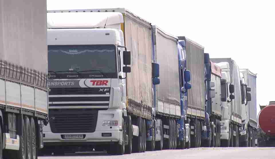 Ситуація з блокуванням кордону: скільки вантажівок ще залишаються у чергах