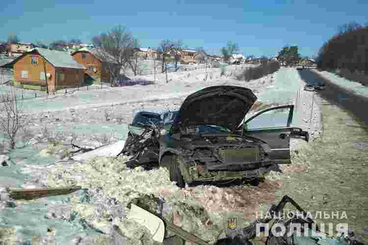 Смертельний обгін на Тернопільщині: зіткнулися легковик та вантажівка (фото)