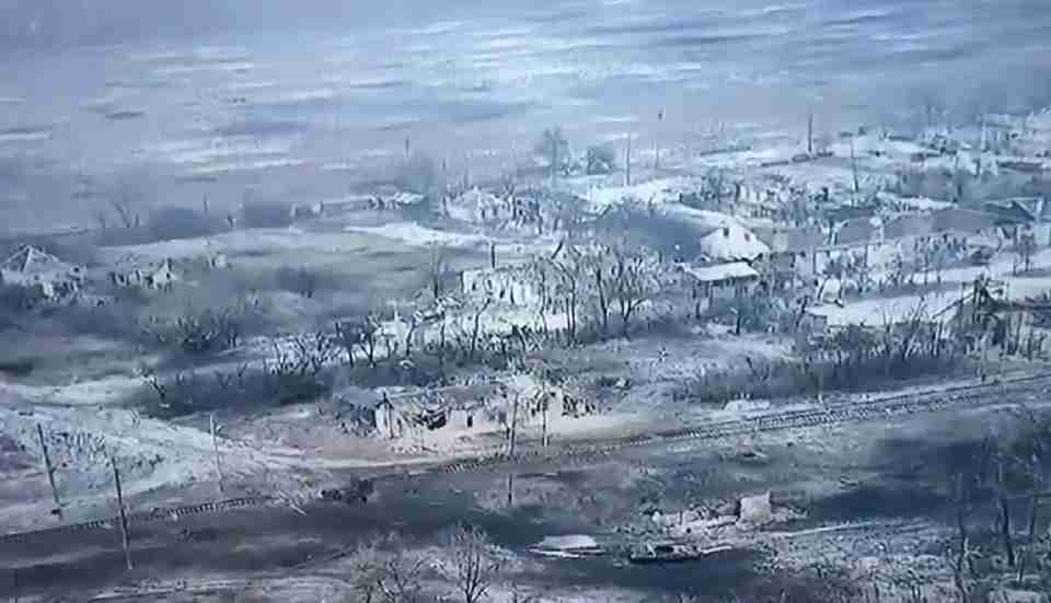 Снайпер вбив останню жительку: росіяни повністю знищили окуповане селище (ФОТО/ВІДЕО)