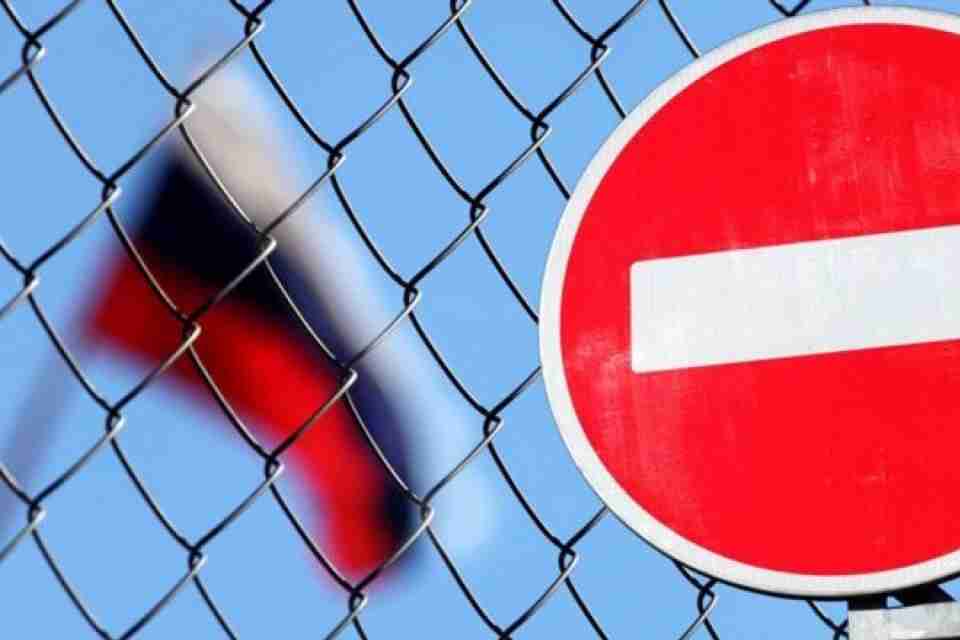 «Сьомий пакет на підході»: Подоляк про санкції проти Росії