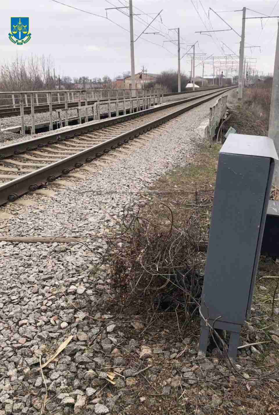 Спецслужби затримали двох українців, які намагалися підірвати залізничну колію під час масованих повітряних атак по Україні (ФОТО)