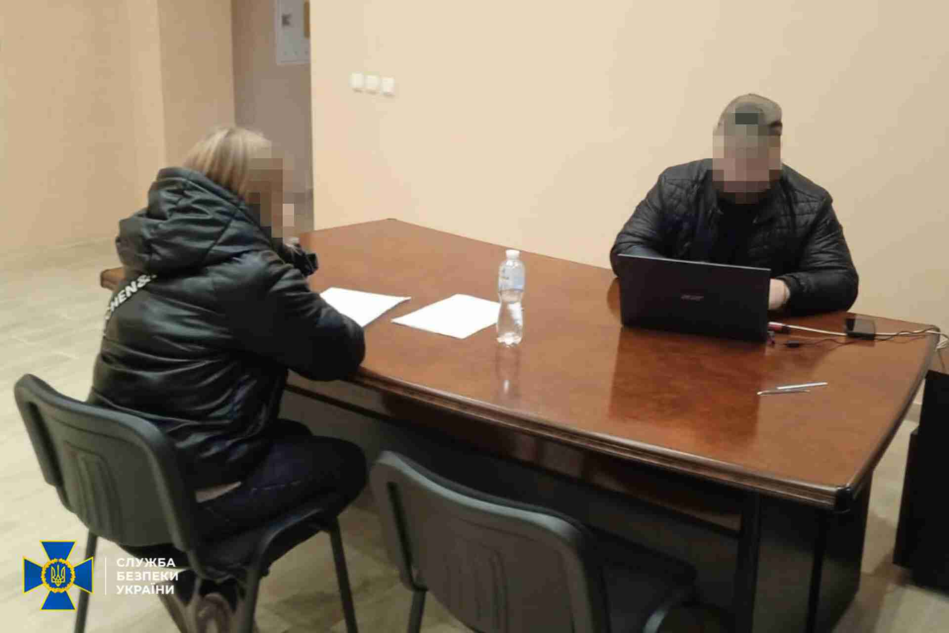Спецслужби затримали жінку, яка збирала для ворога дані про позиції ЗСУ у клієнтів салону краси (ФОТО)