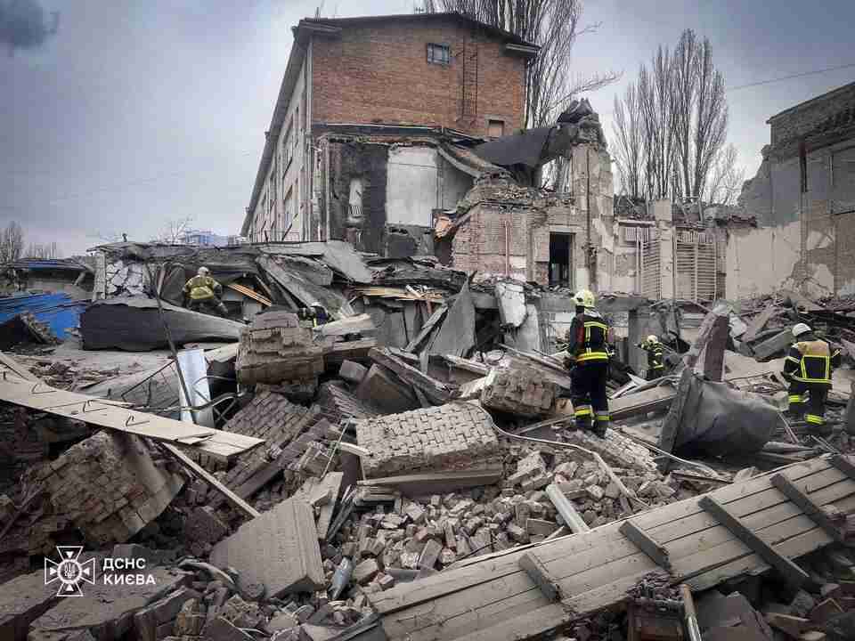 Стало відомо, по якій будівлі били росіяни у Києві