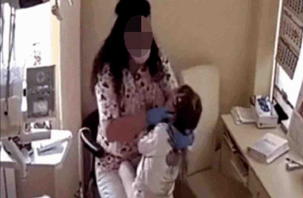 Стоматологиня з Рівного, підозрювана у побитті дітей-пацієнтів, продовжує працювати