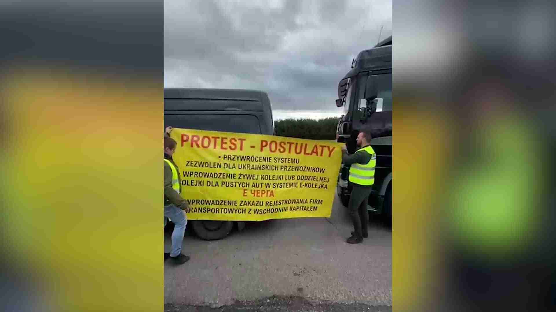 Страйк польських перевізників: заблоковано рух українських вантажівок вже на трьох пунктах пропуску