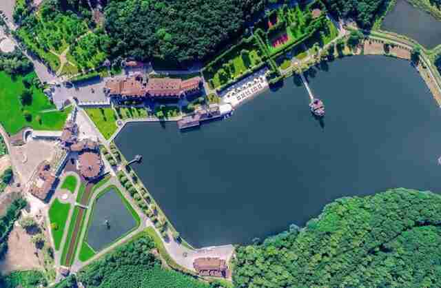 Суд повернув у власність держави озеро елітного відпочинкового комплексу на Львівщині