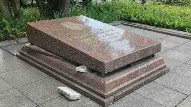 Суд виніс вирок львів'янину за спробу викрасти з могили прах радянського диверсанта-розвідника Кузнєцова